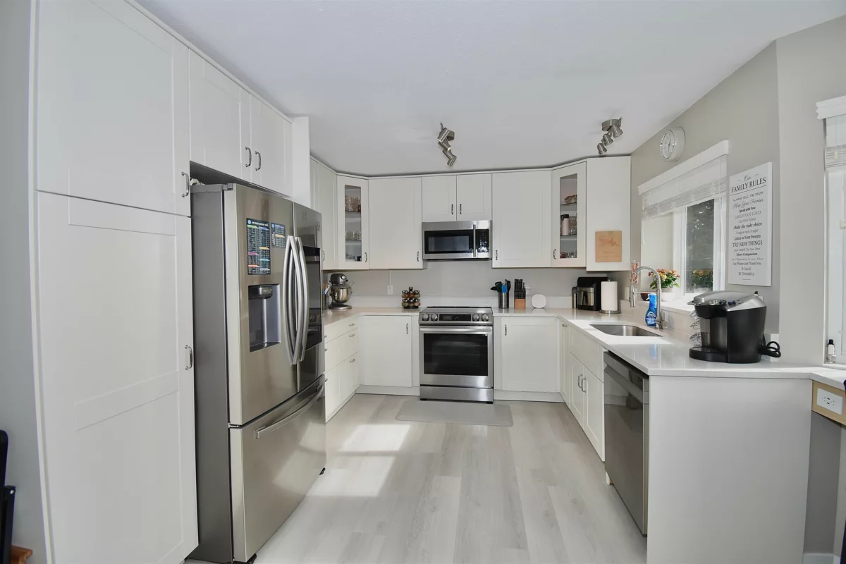 Guest Bathroom Photo of 8086 Dogwood Drive, Halfmoon Bay, BC