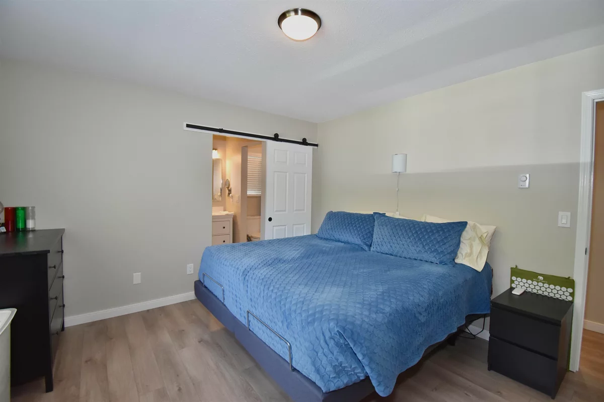 Hallway Photo of 8086 Dogwood Drive, Halfmoon Bay, BC