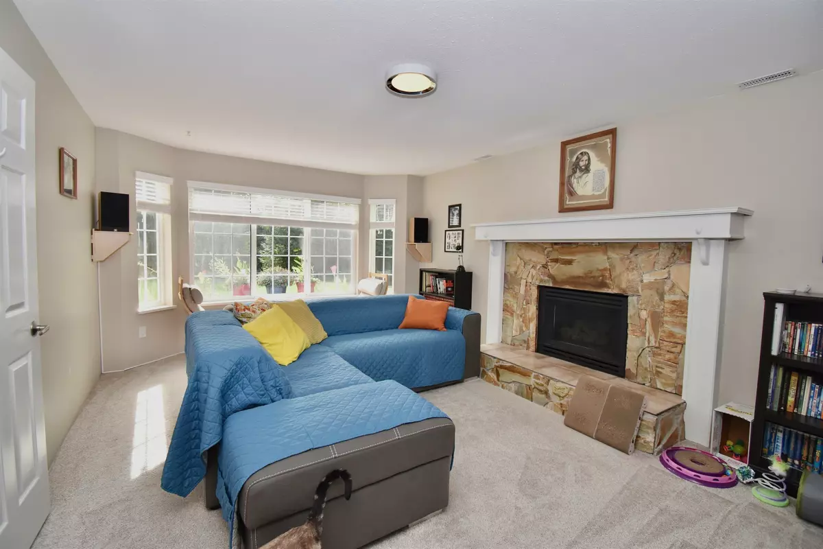 Kitchen Photo of 8086 Dogwood Drive, Halfmoon Bay, BC