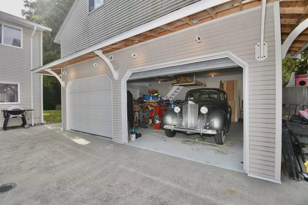 Outdoor Kitchen Photo of 8086 Dogwood Drive, Halfmoon Bay, BC