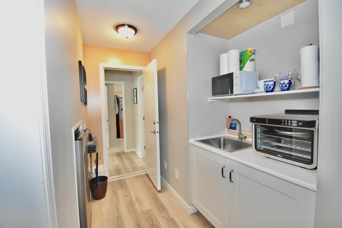 Primary Bathroom Photo of 8086 Dogwood Drive, Halfmoon Bay, BC