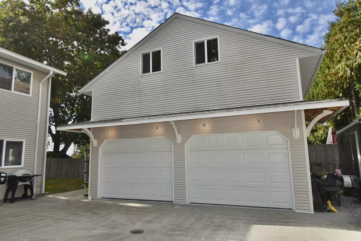 Swimming Pool Photo of 8086 Dogwood Drive, Halfmoon Bay, BC