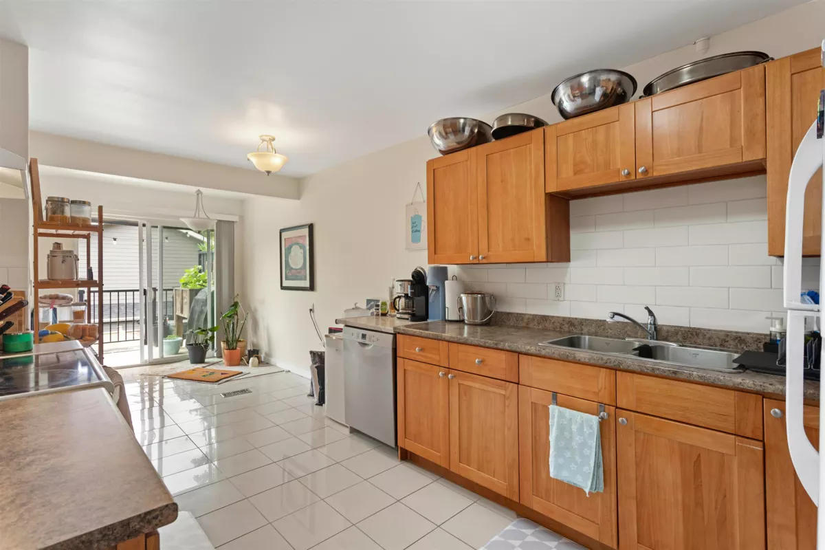 Kitchen Island Photo of 3421 Edinburgh Street, Port Coquitlam, BC