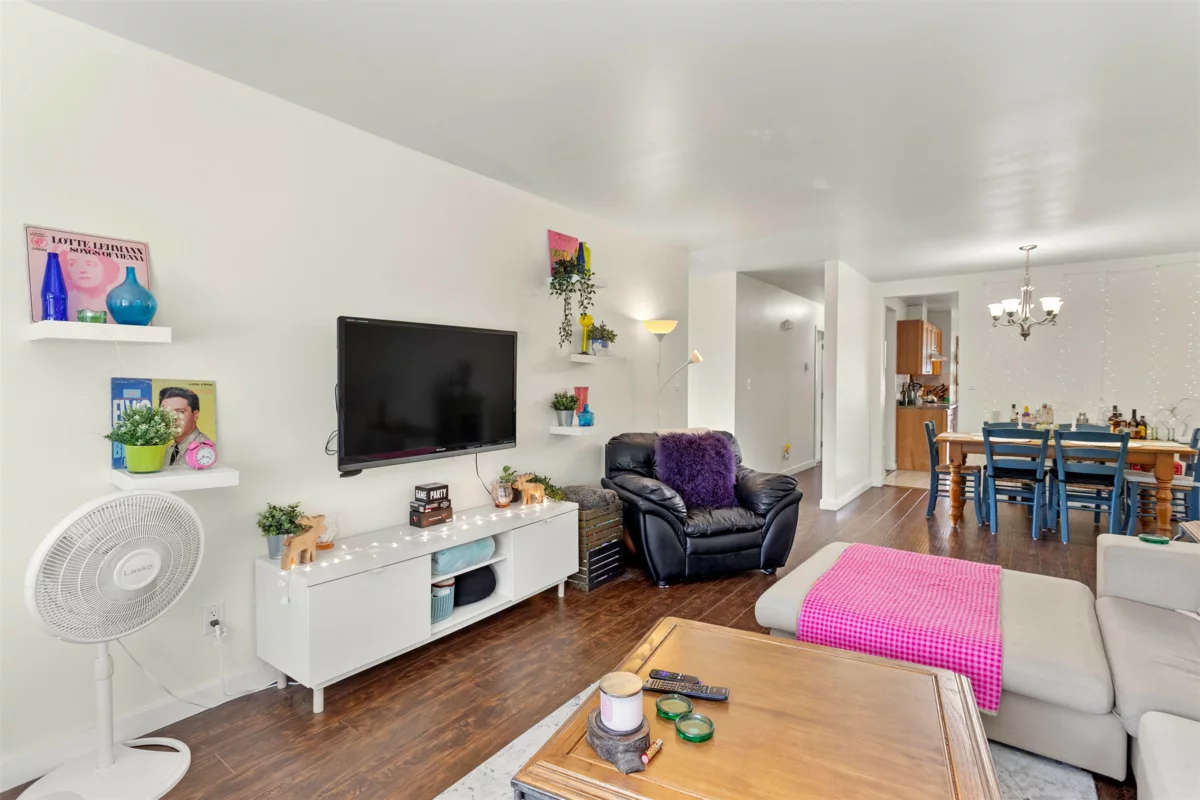 Laundry Room Photo of 3421 Edinburgh Street, Port Coquitlam, BC