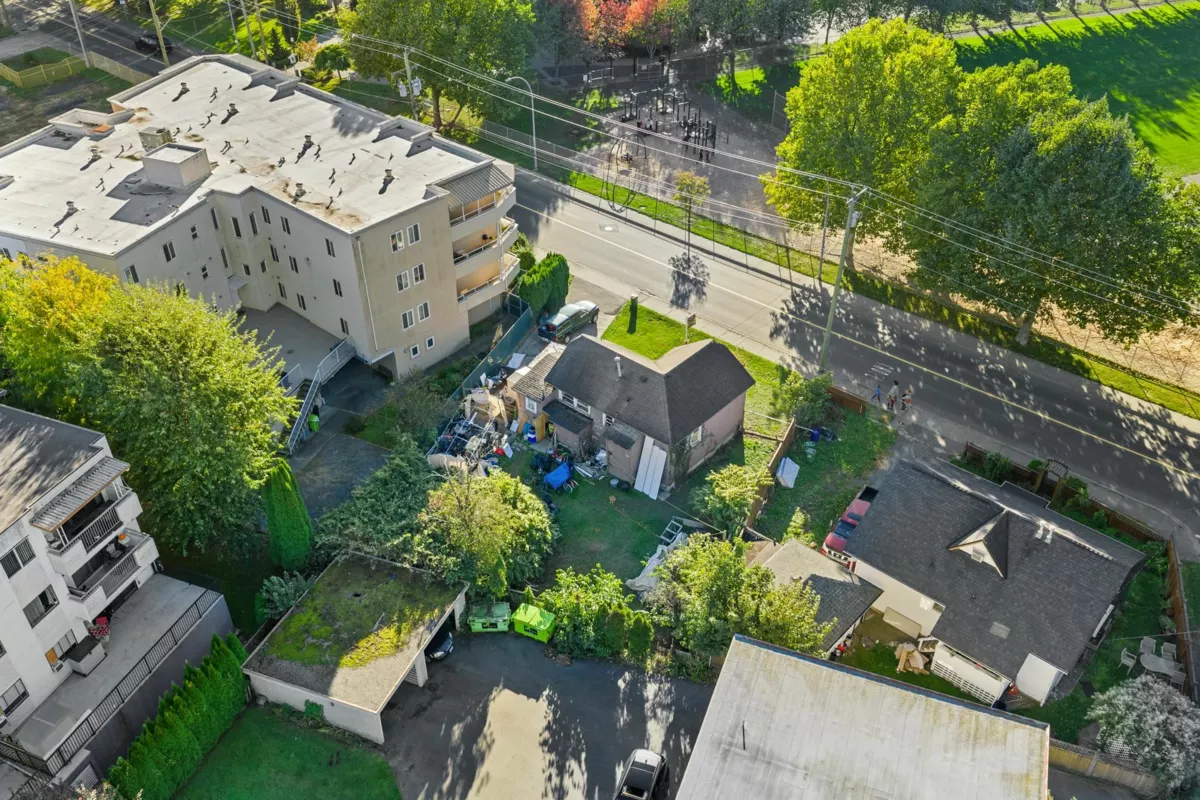 Kitchen Island Photo of 9430 Young Road, Chilliwack, BC