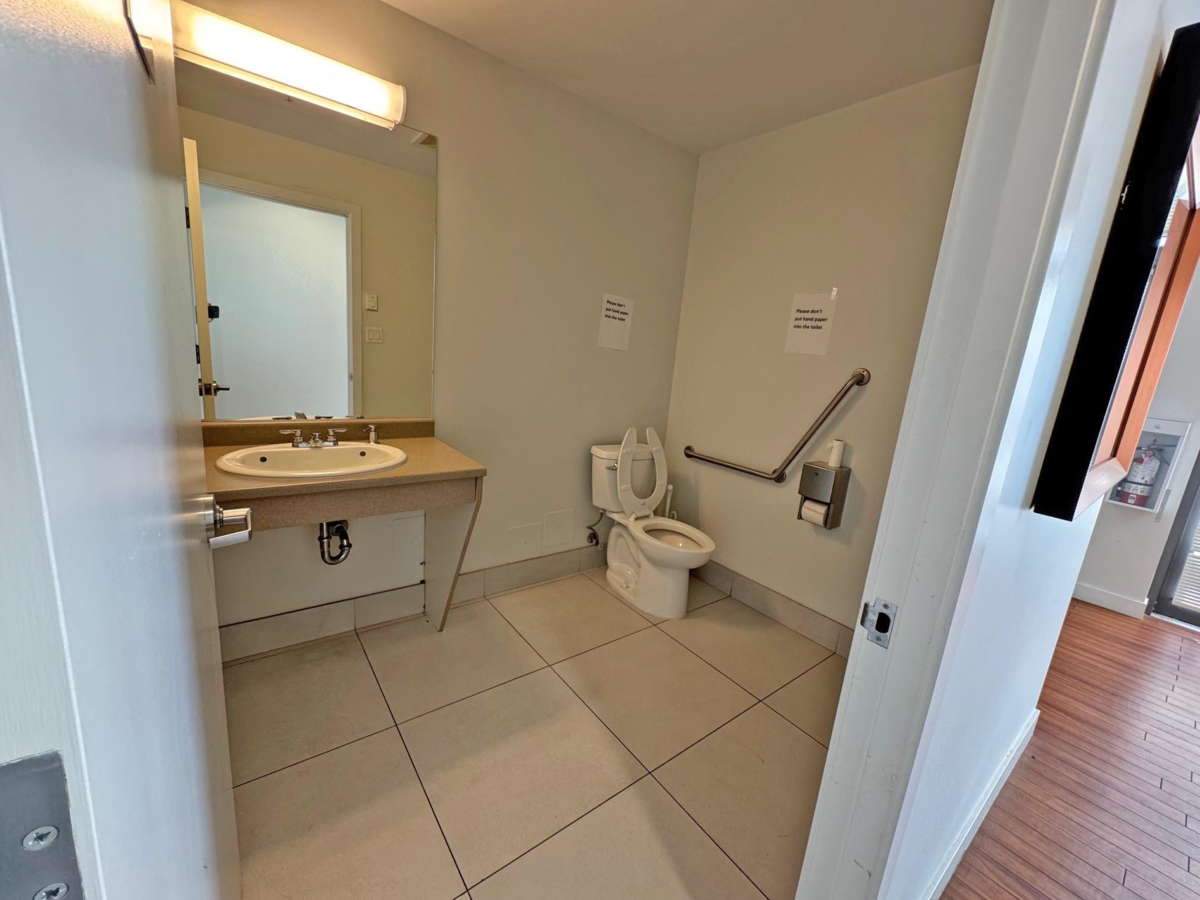 Guest Bathroom Photo of 1401 3660 Vanness Avenue, Vancouver, BC