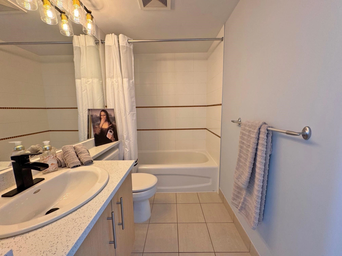 Primary Bathroom Photo of 1401 3660 Vanness Avenue, Vancouver, BC