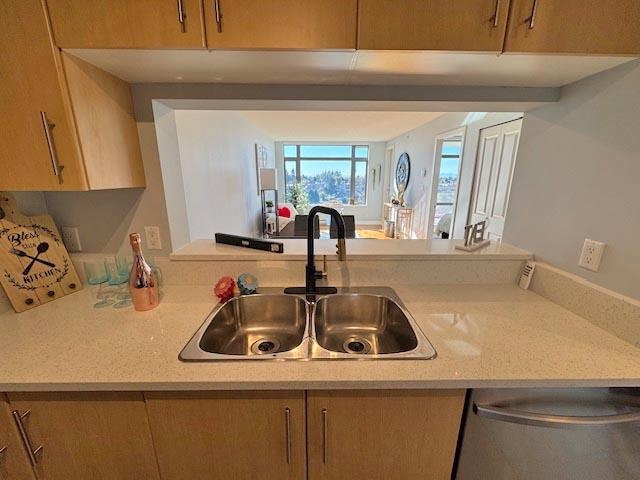 Walk-In Closet Photo of 1401 3660 Vanness Avenue, Vancouver, BC