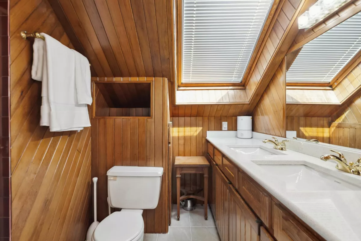 Powder Room Photo of 4190 W 11th Avenue, Vancouver, BC