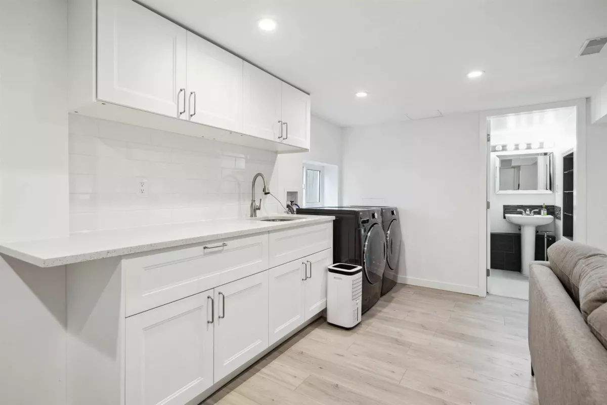 Walk-In Closet Photo of 4190 W 11th Avenue, Vancouver, BC