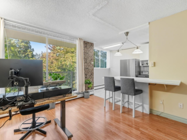 Kitchen Photo of 503 320 Royal Avenue, New Westminster, BC