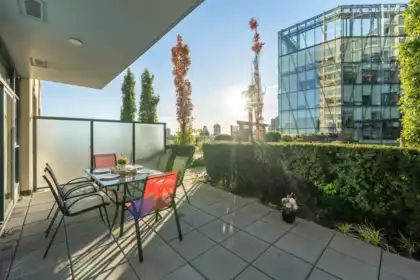 410 7388 Kingsway, Burnaby, BC, Burnaby — Apartment/Condo for sale