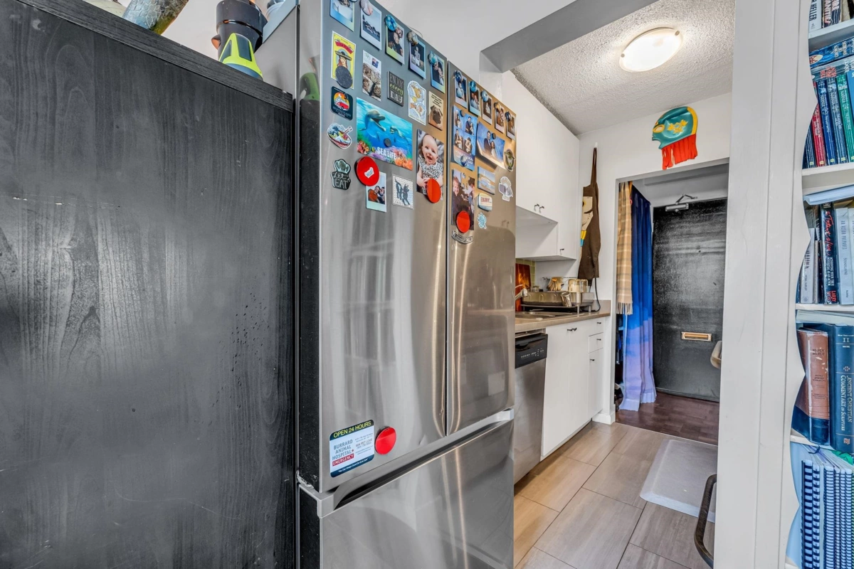 Kitchen Island Photo of 207 2025 W 2nd Avenue, Vancouver, BC