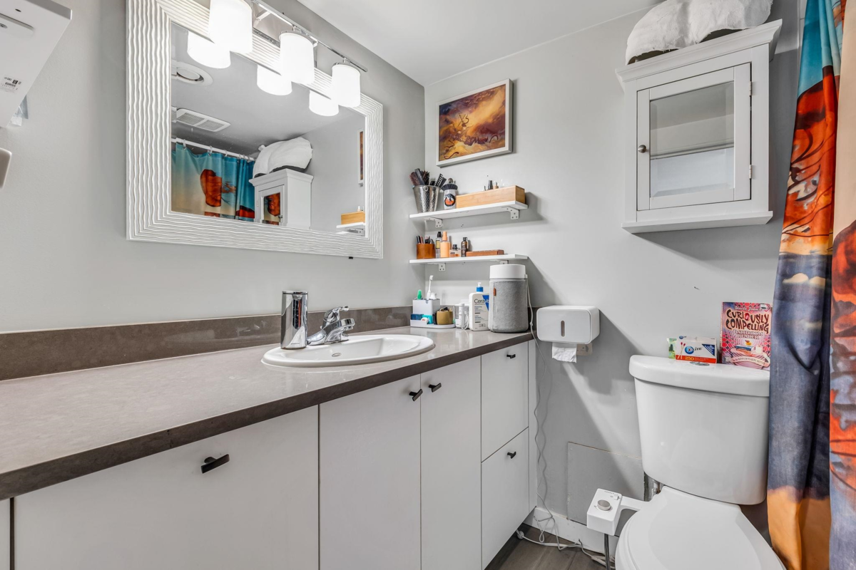 Walk-In Closet Photo of 207 2025 W 2nd Avenue, Vancouver, BC