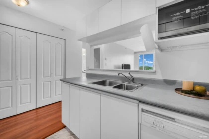 Breakfast Nook Photo of 1007 3489 Ascot Place, Vancouver, BC