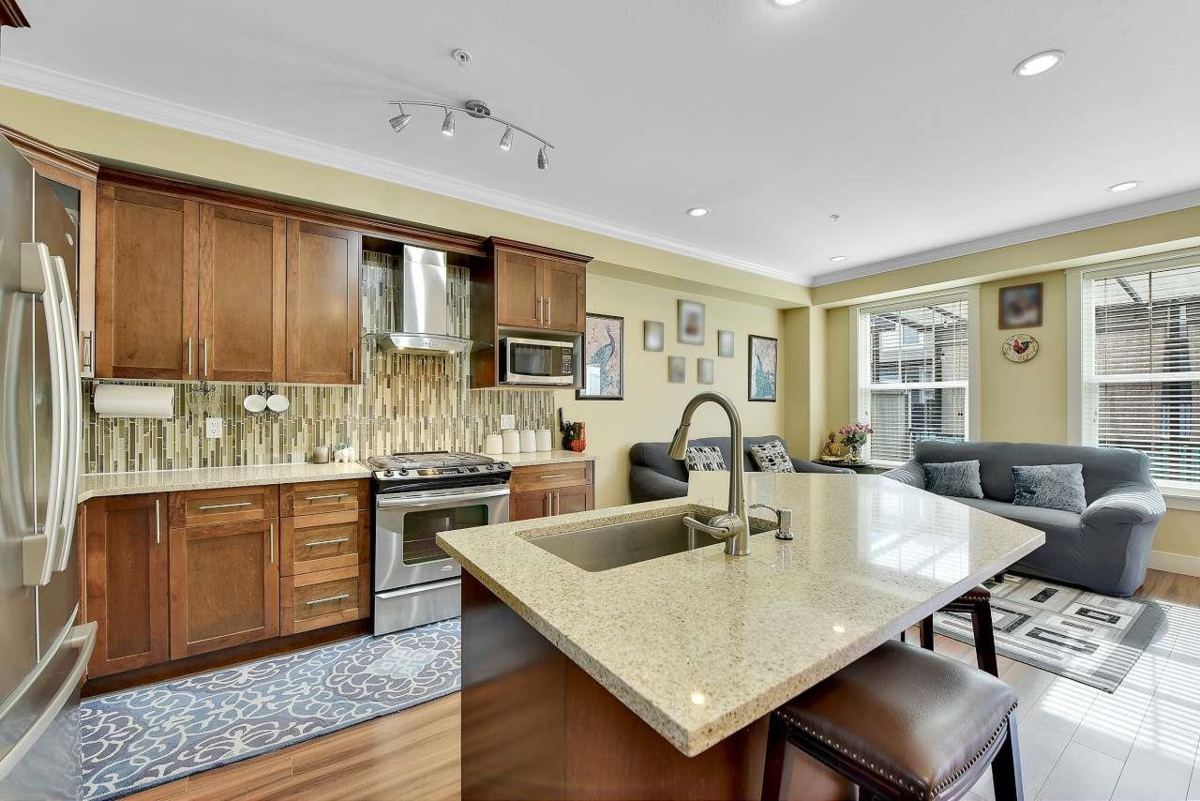 Entry Foyer Photo of 21136 80a Avenue, Langley, BC