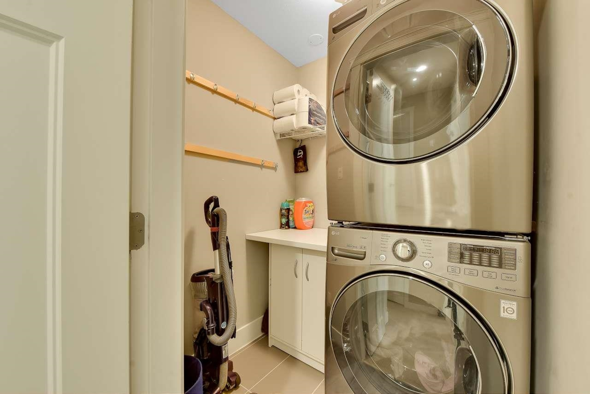 Front Yard Photo of 21136 80a Avenue, Langley, BC