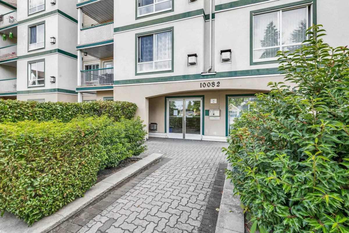 Kitchen Photo of 110 10082 132 Street, Surrey, BC
