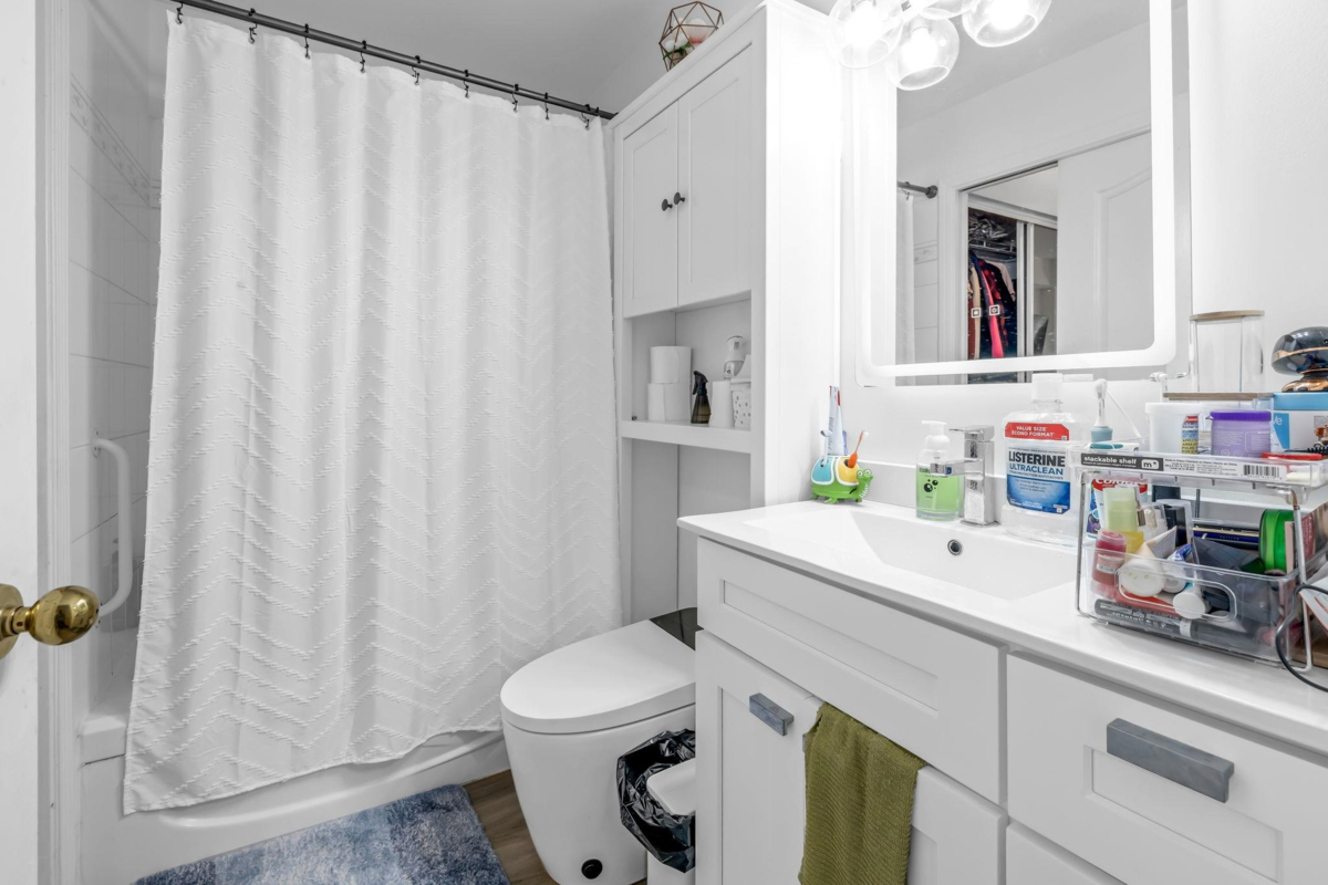 Powder Room Photo of 110 10082 132 Street, Surrey, BC