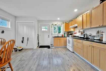 Hallway Photo of 25908 124 Avenue, Maple Ridge, BC
