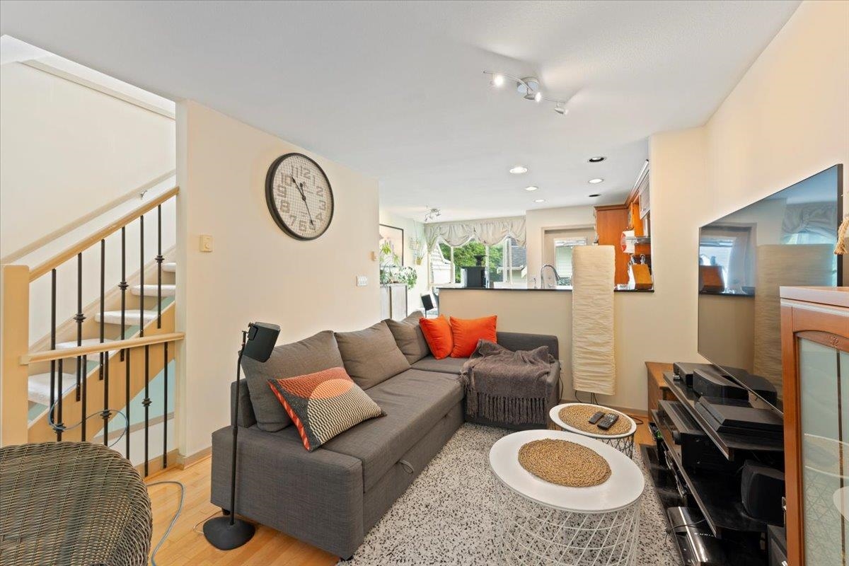 Breakfast Nook Photo of 6878 Village Green, Burnaby, BC