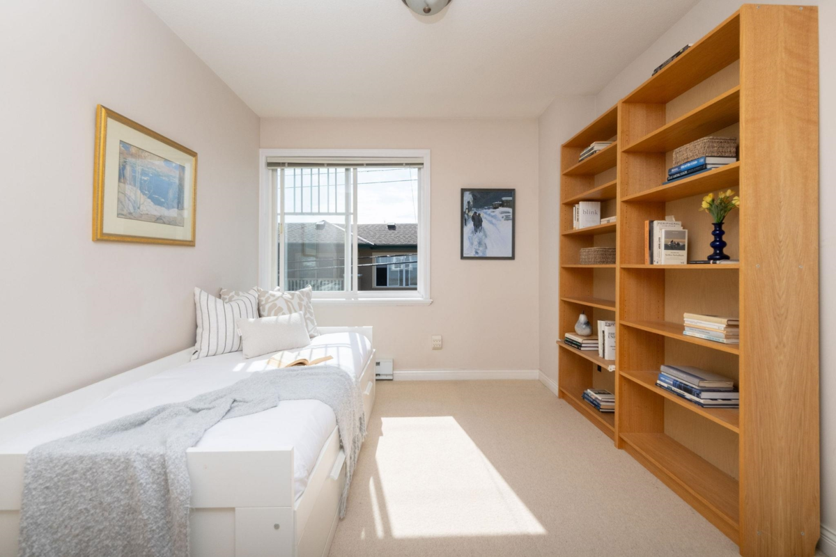 Entry Foyer Photo of 651 St. Andrews Avenue, North Vancouver, BC