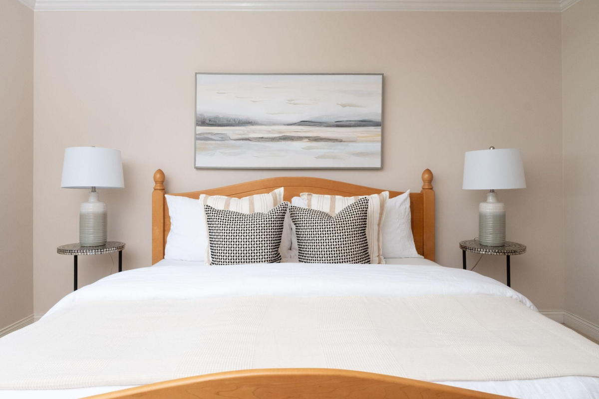 Guest Bathroom Photo of 651 St. Andrews Avenue, North Vancouver, BC