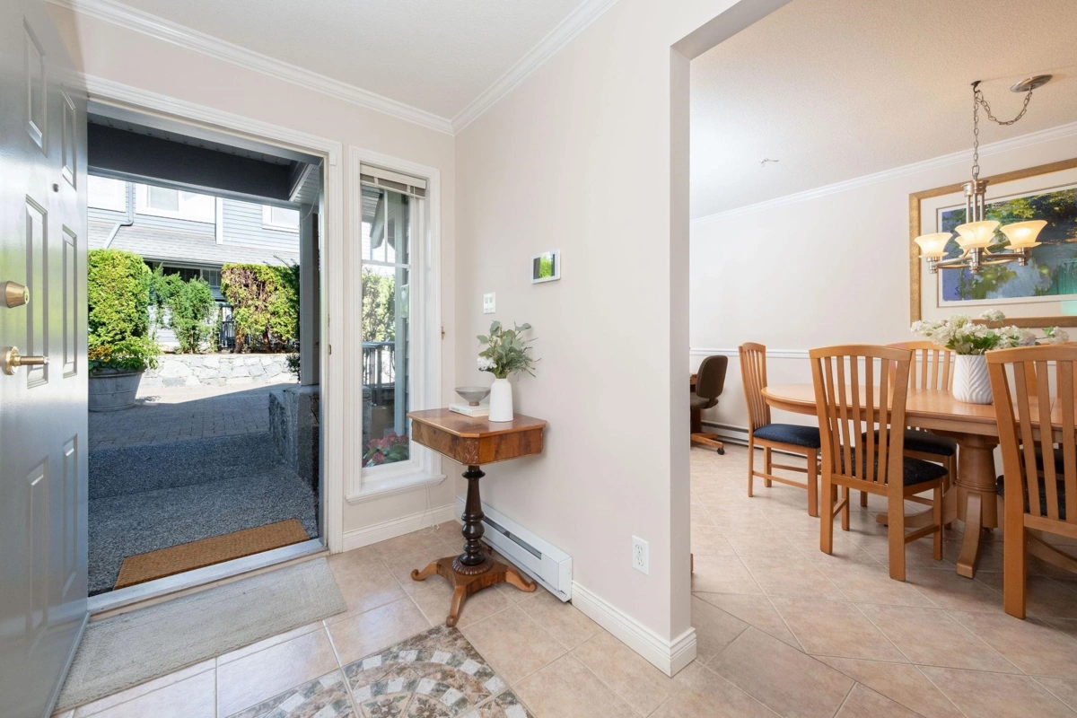 Kitchen Island Photo of 651 St. Andrews Avenue, North Vancouver, BC