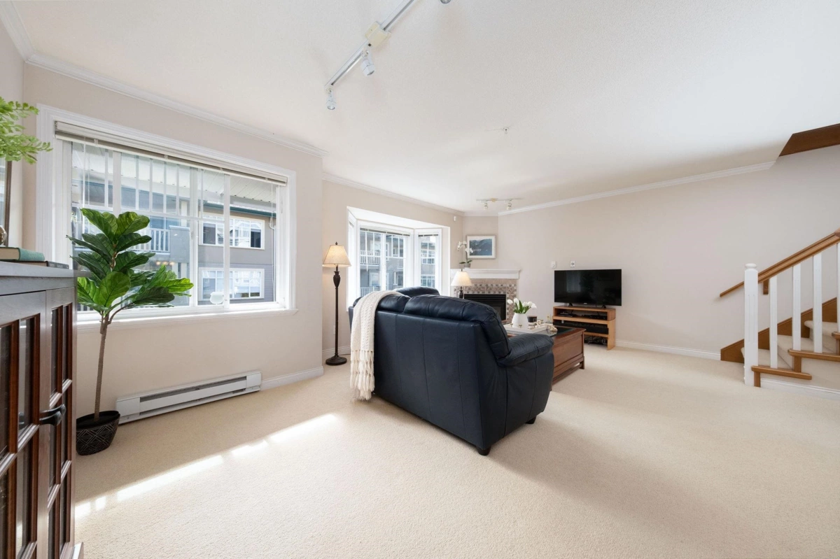 Kitchen Photo of 651 St. Andrews Avenue, North Vancouver, BC