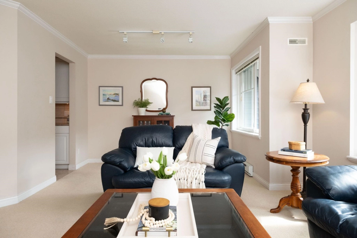 Living Room Photo of 651 St. Andrews Avenue, North Vancouver, BC