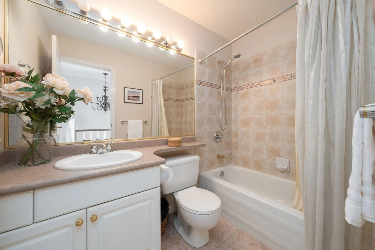 Mudroom Photo of 651 St. Andrews Avenue, North Vancouver, BC