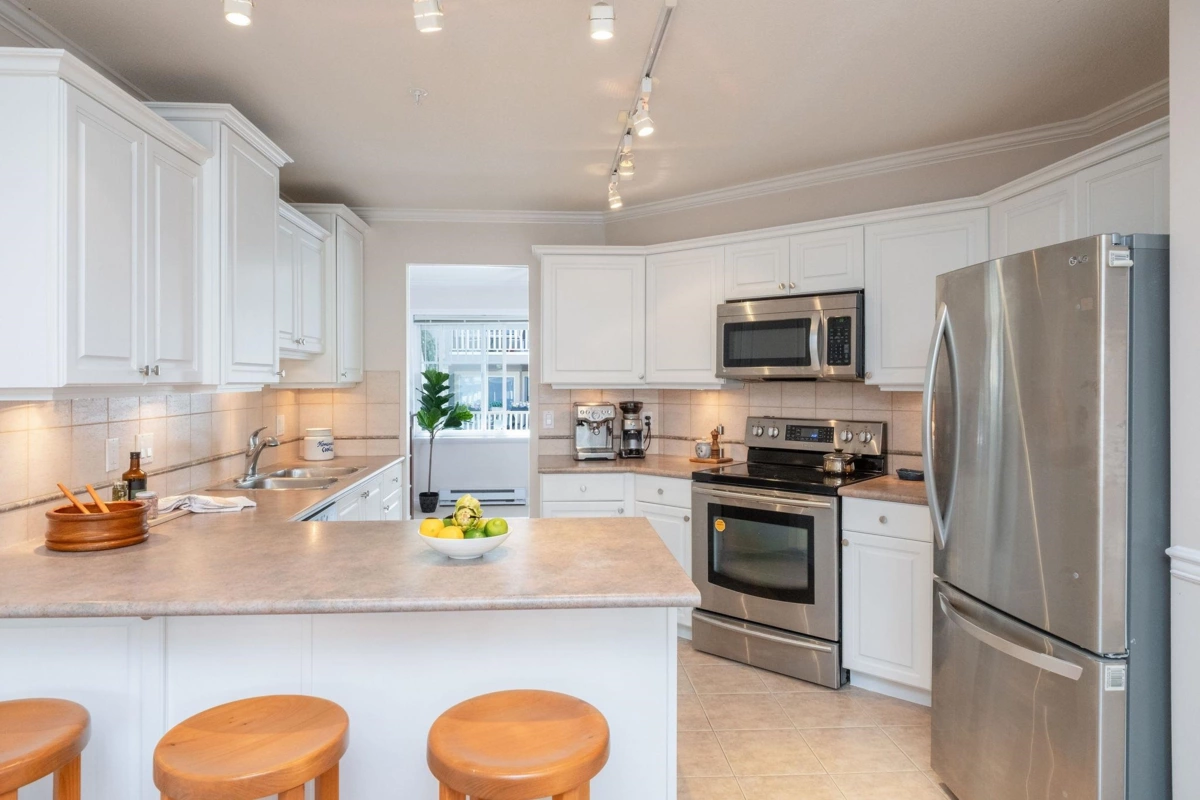 Primary Bathroom Photo of 651 St. Andrews Avenue, North Vancouver, BC
