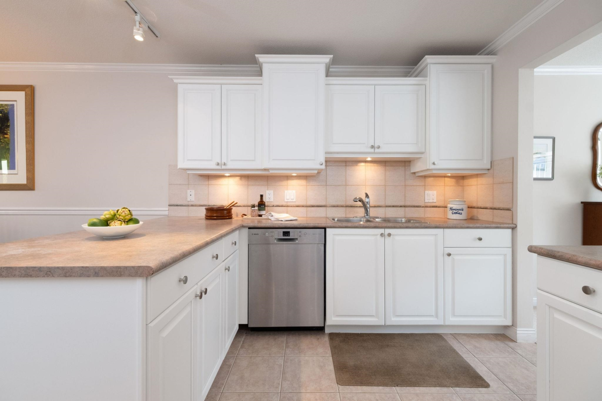 Walk-In Closet Photo of 651 St. Andrews Avenue, North Vancouver, BC