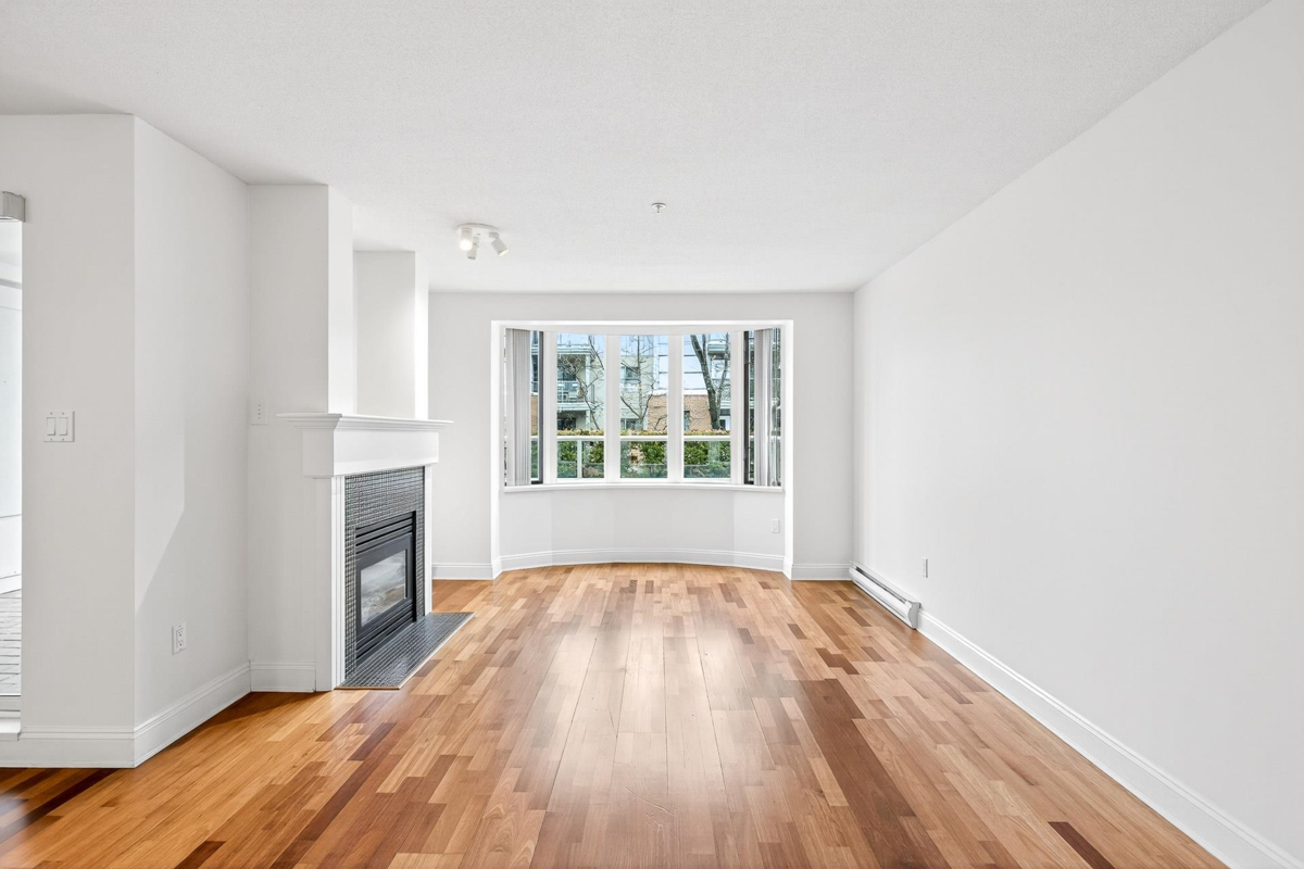 Dining Area Photo of 213 220 Newport Drive, Port Moody, BC
