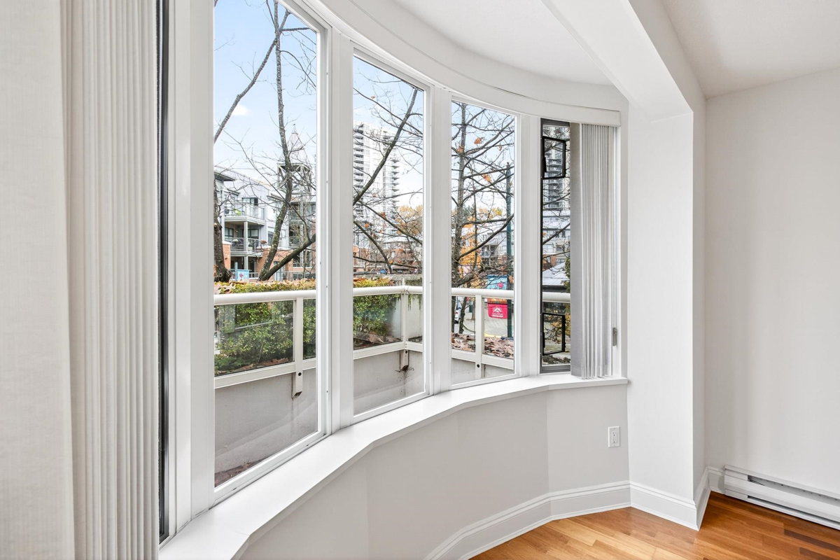 Kitchen Photo of 213 220 Newport Drive, Port Moody, BC