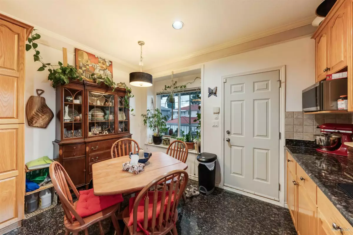 Walk-In Closet Photo of 5093 Highgate Street, Vancouver, BC