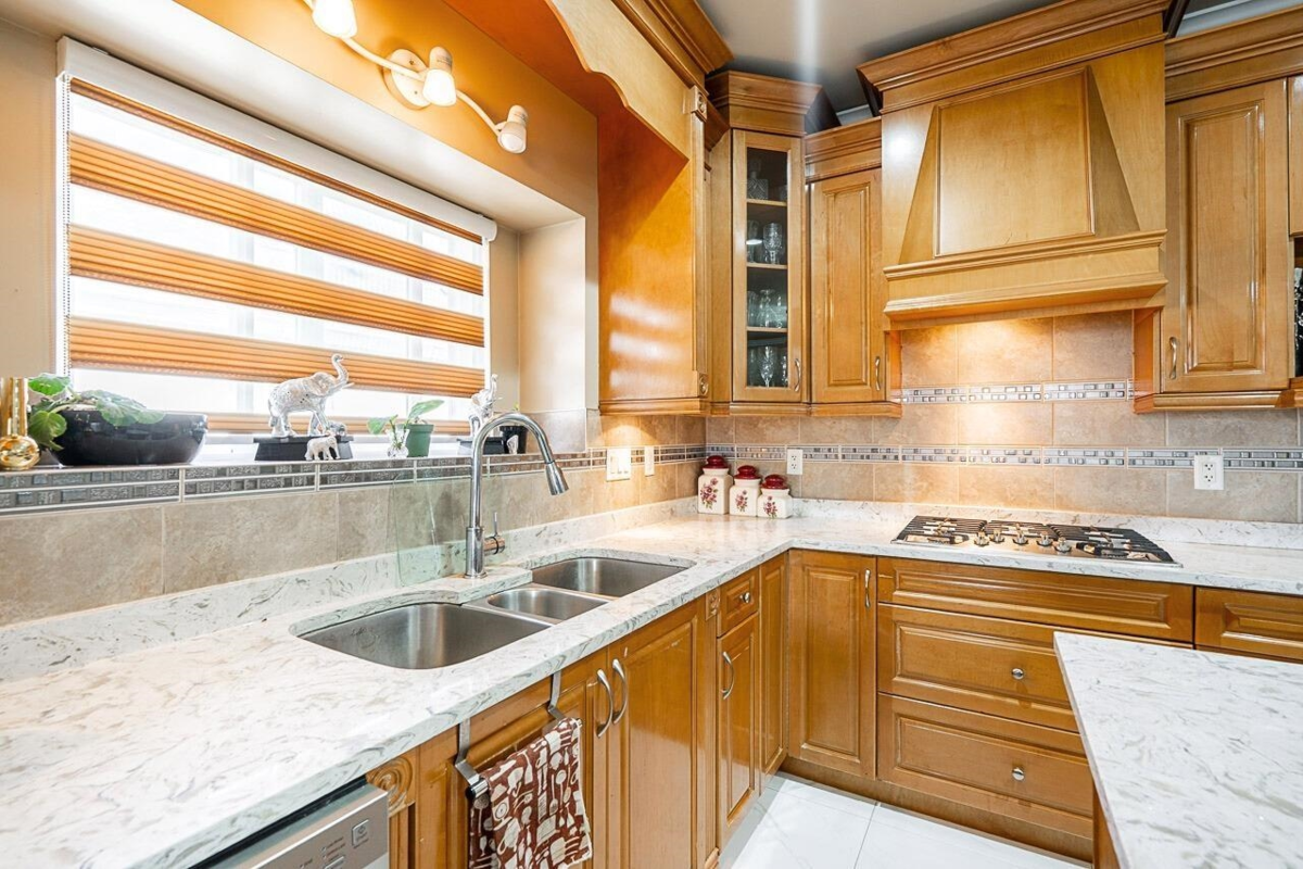 Breakfast Nook Photo of 12967 106a Avenue, Surrey, BC