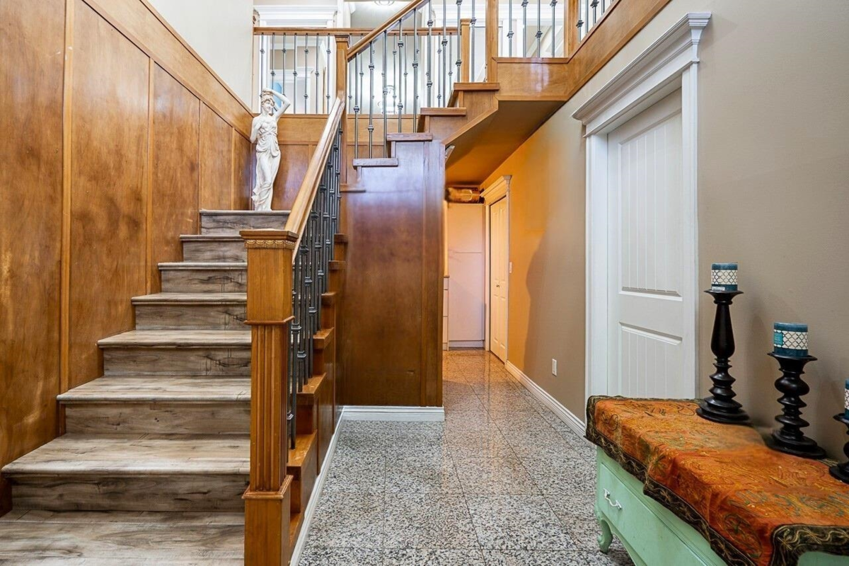 Entry Foyer Photo of 12967 106a Avenue, Surrey, BC
