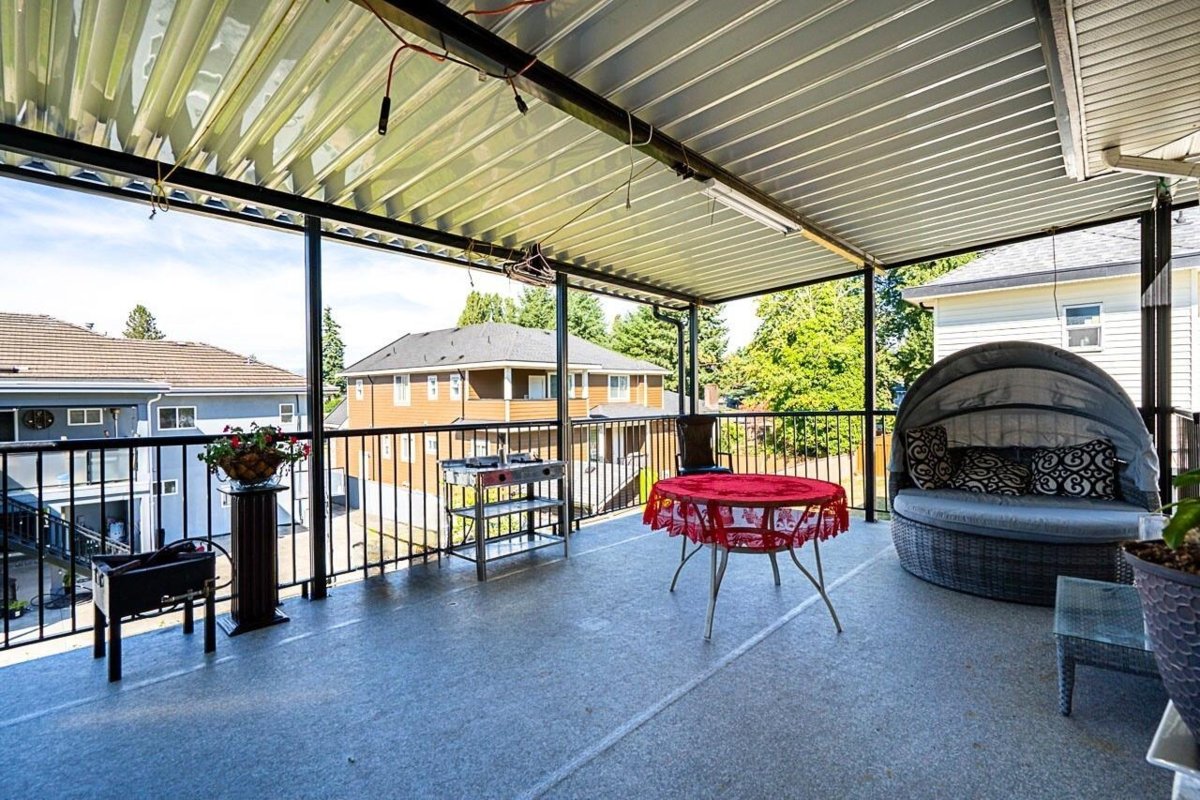 Hallway Photo of 12967 106a Avenue, Surrey, BC