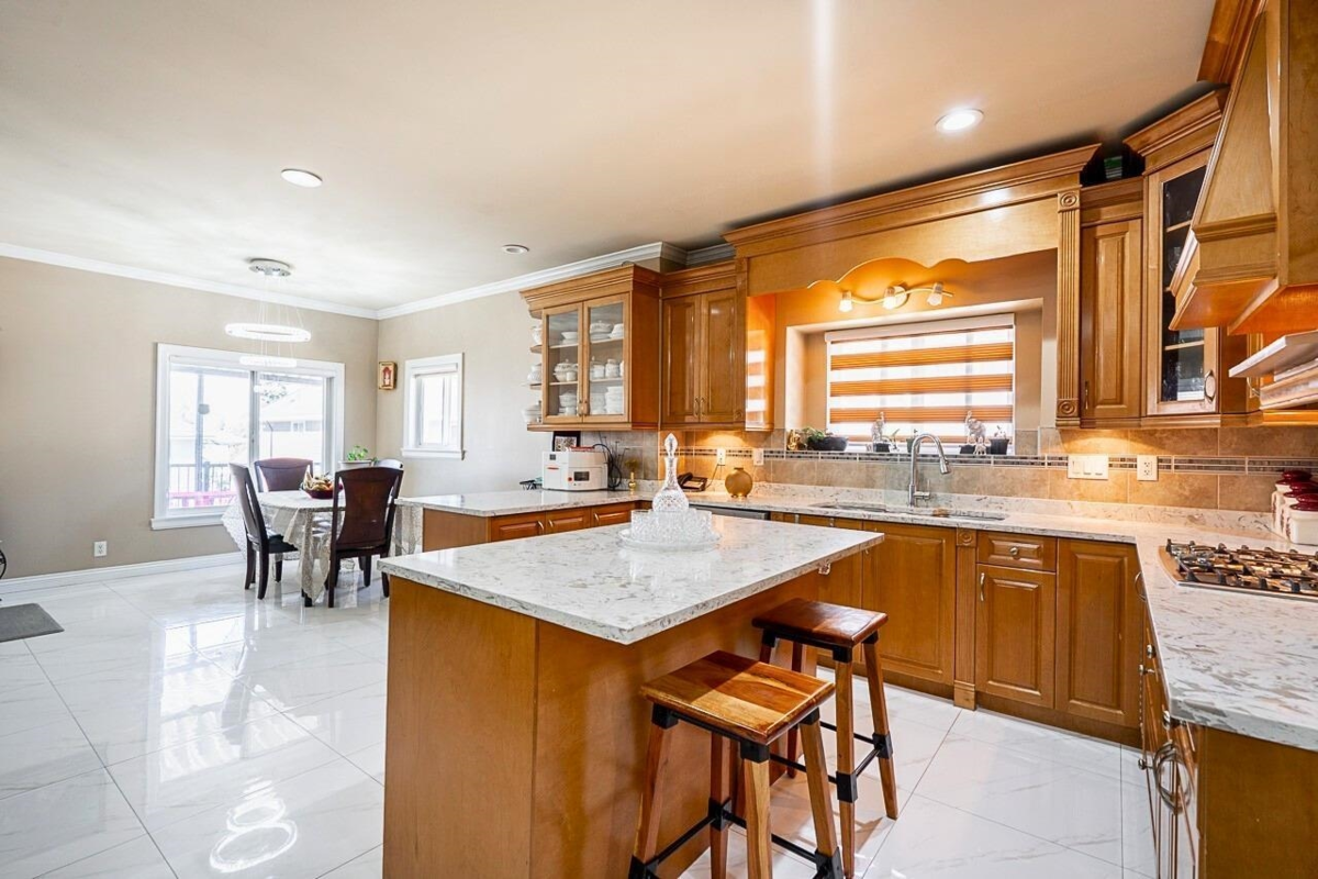 Kitchen Island Photo of 12967 106a Avenue, Surrey, BC