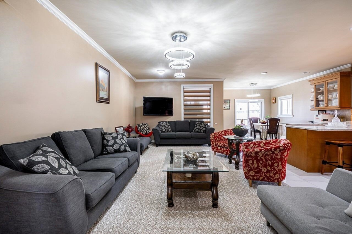 Kitchen Photo of 12967 106a Avenue, Surrey, BC