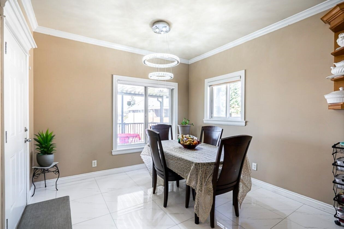 Primary Bathroom Photo of 12967 106a Avenue, Surrey, BC