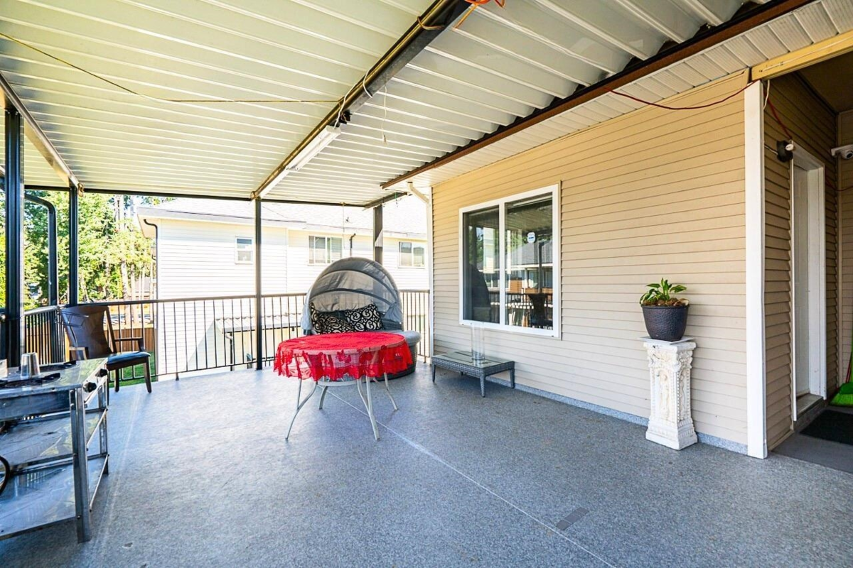 Staircase Photo of 12967 106a Avenue, Surrey, BC