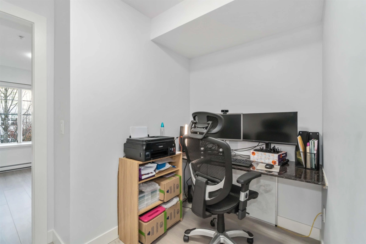 Entry Foyer Photo of 209 1969 Westminster Avenue, Port Coquitlam, BC