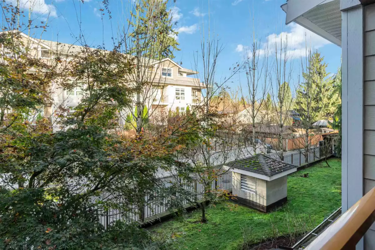 Front Yard Photo of 209 1969 Westminster Avenue, Port Coquitlam, BC