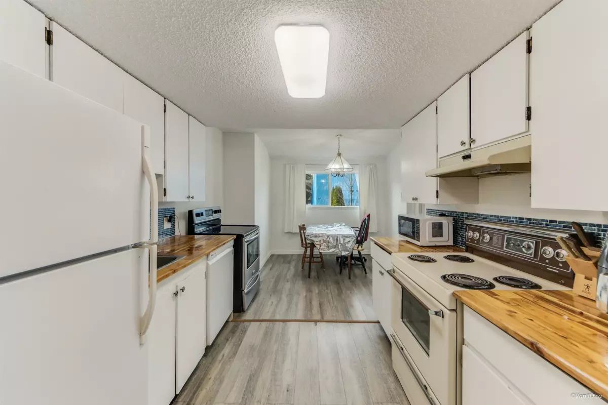 Dining Area Photo of 203 7162 133a Street, Surrey, BC