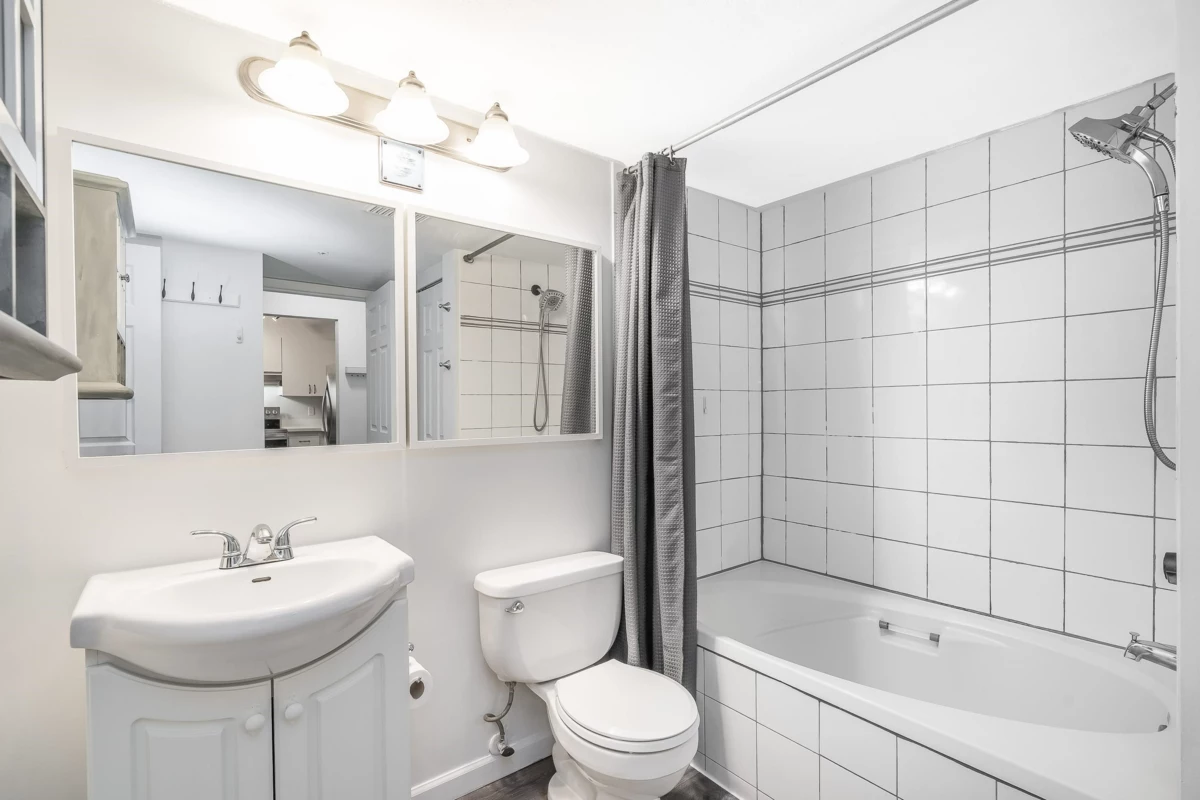 Hallway Photo of 206 2975 Princess Crescent, Coquitlam, BC