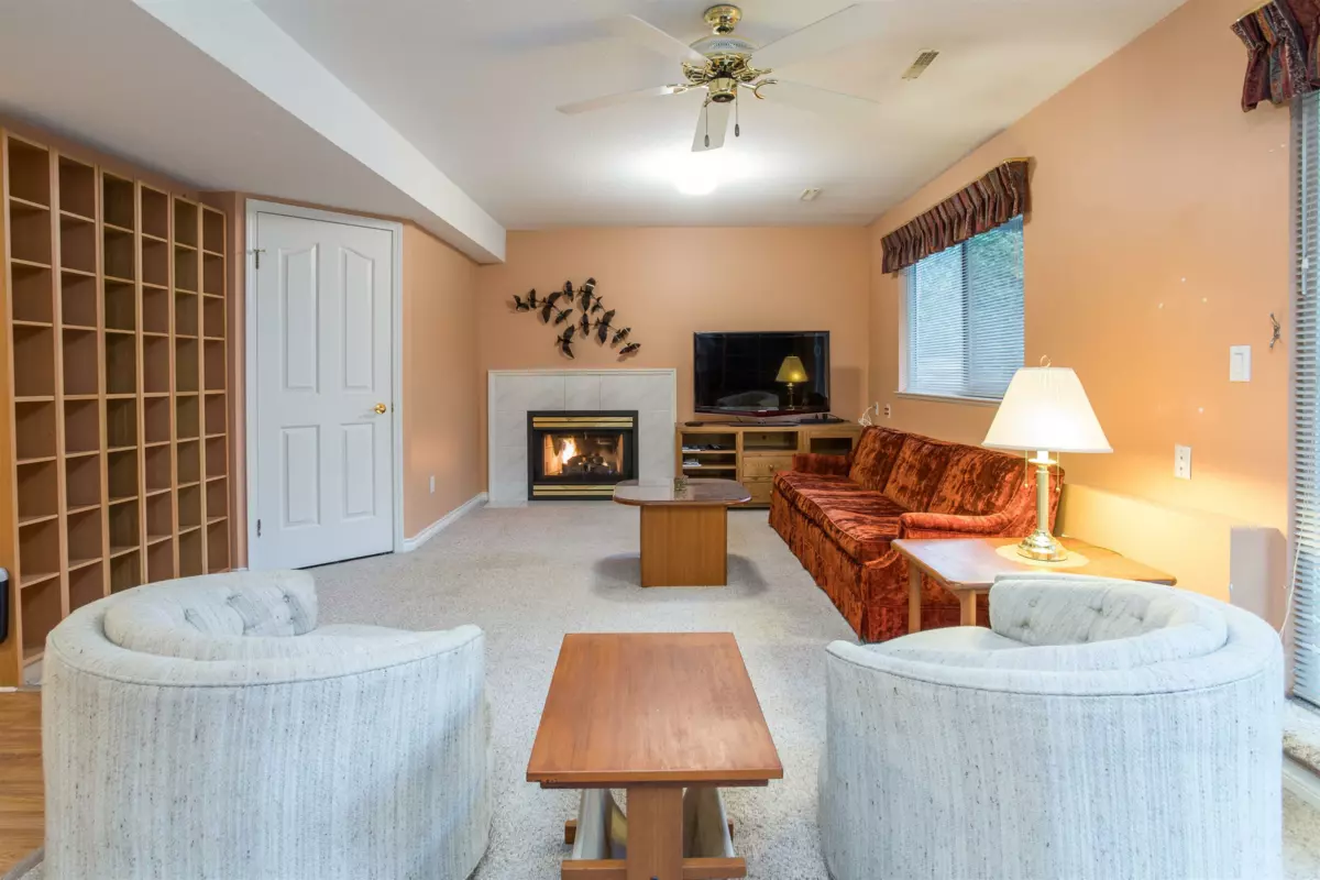 Swimming Pool Photo of 21 22488 116 Avenue, Maple Ridge, BC