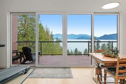 1829 North Road, Gibsons, BC, Gibsons — Single Family Residence for sale