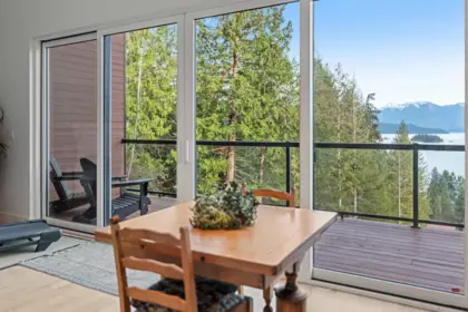 1829 North Road, Gibsons, BC, Gibsons — Single Family Residence for sale